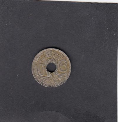 Beschrijving: 10 Centimes HOLE